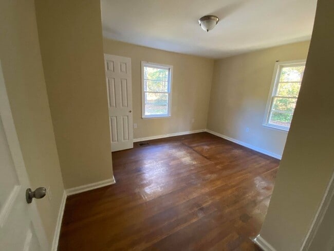 Photo - 180 W Grantville Rd