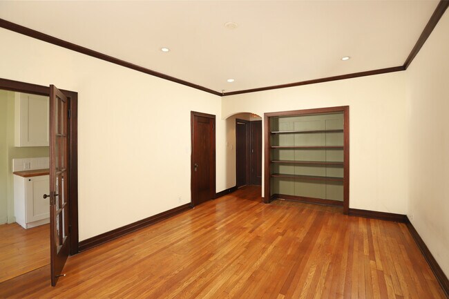 Photo - 2121 James M Wood Blvd Apartment Unit 318