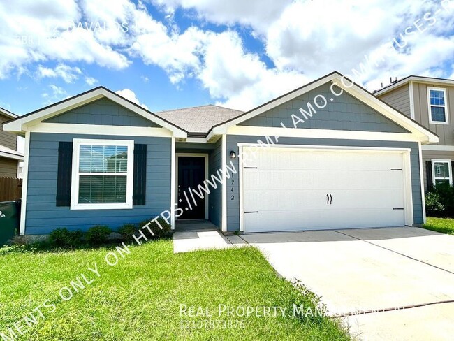 **MOVE-IN SPECIAL** MUST SEE! Beautiful 3-... - **MOVE-IN SPECIAL** MUST SEE! Beautiful 3-... House