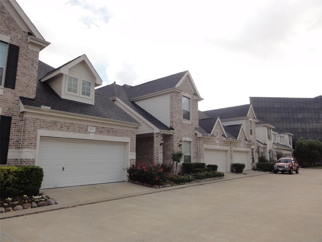 Building Photo - 3211 Holly Crossing Dr