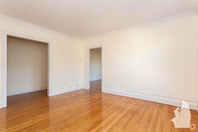 Building Photo - 1 bedroom in Chicago IL 60657 Unit 1121-GDN Rental