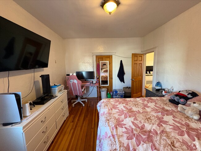 Building Photo - 24 Litchfield St Unit 3 Rental