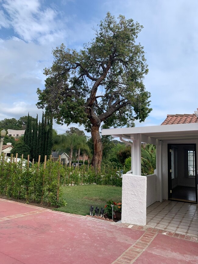 Welcome to this gorgeous bright, clean, and renovated 3 bedrooms, 2 bath single family house in Glen - 729 Glenmore Blvd Rental