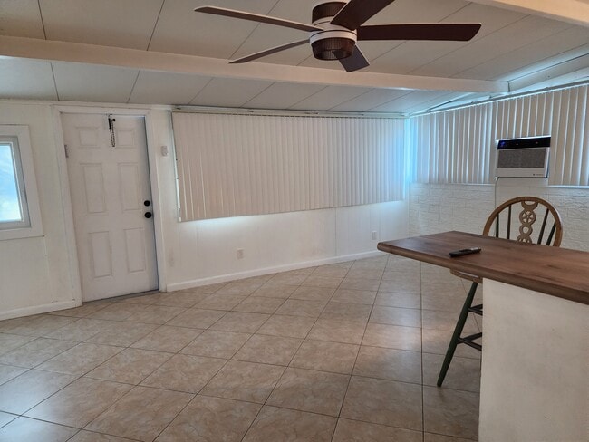 Photo - 465 SW 59th Ave