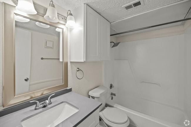 Dunmore, Fort Worth, TX - 1 habitación, 1 baño, 696 pies cuadrados, baño.jpg - Dunmore