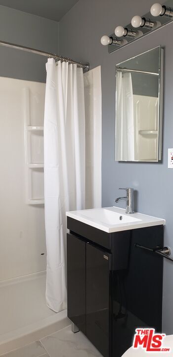 Photo - 136 W 99th St Unidad 136 1/2