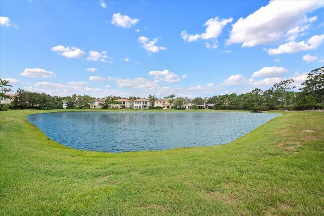 Photo - 877 Taft Ct