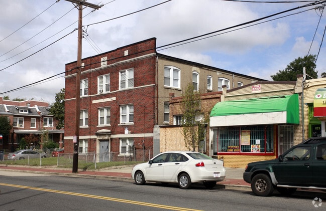 Photo - 839 Kennedy St NW