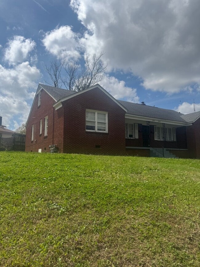 Photo - 2045 Lamar Ave