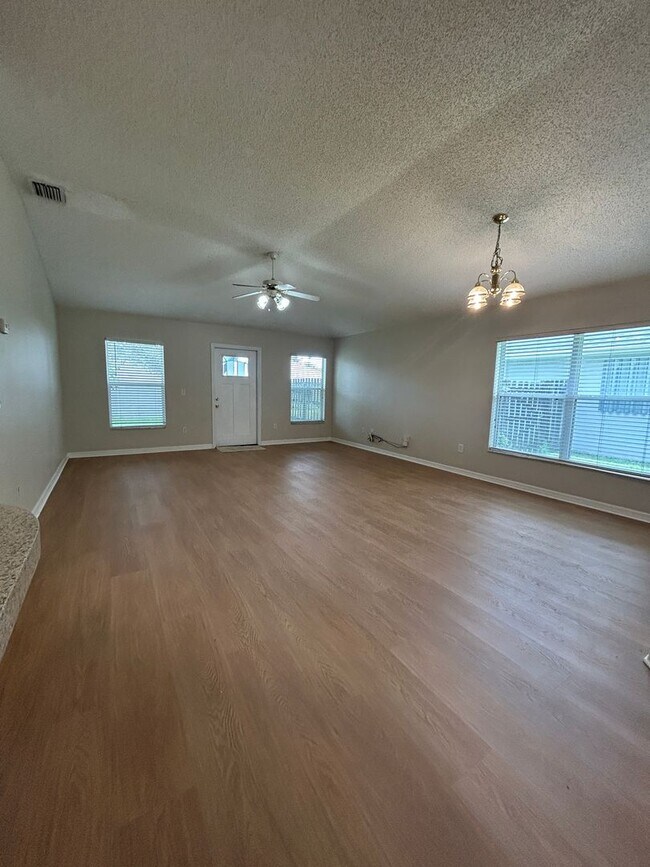 2891 Stratford Pointe Dr