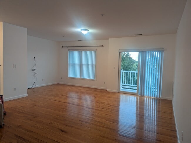 Building Photo - 84 Aborn St Unit 1303