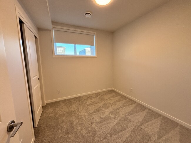 Photo - 45 Creekview Mnr SW