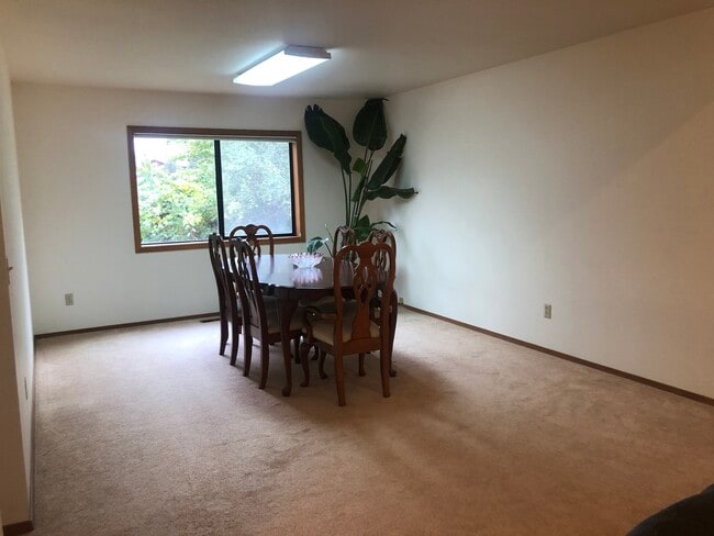 Photo - 715 SW Staley Dr