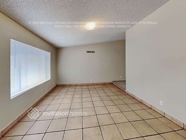 Photo - 5408 N 69th Ave