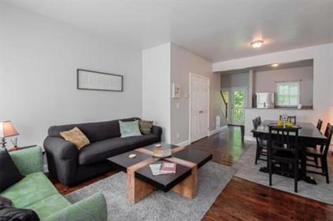 Photo - 906 Greenwood Ave NE