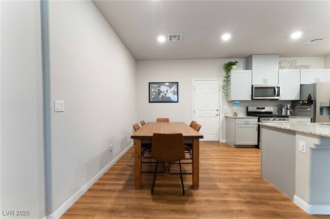 Photo - 7451 Sunray Point St