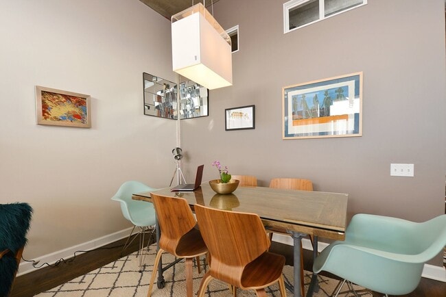 Photo - 900 N Kingsbury St Unidad 1026