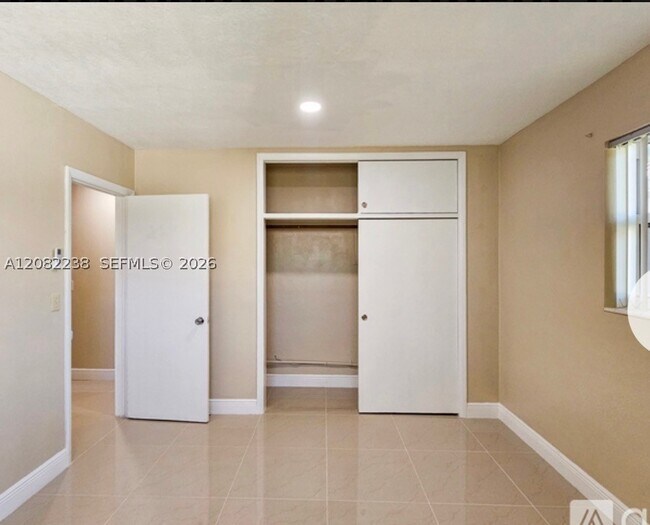 Photo - 6800 SW 9th St Unit B