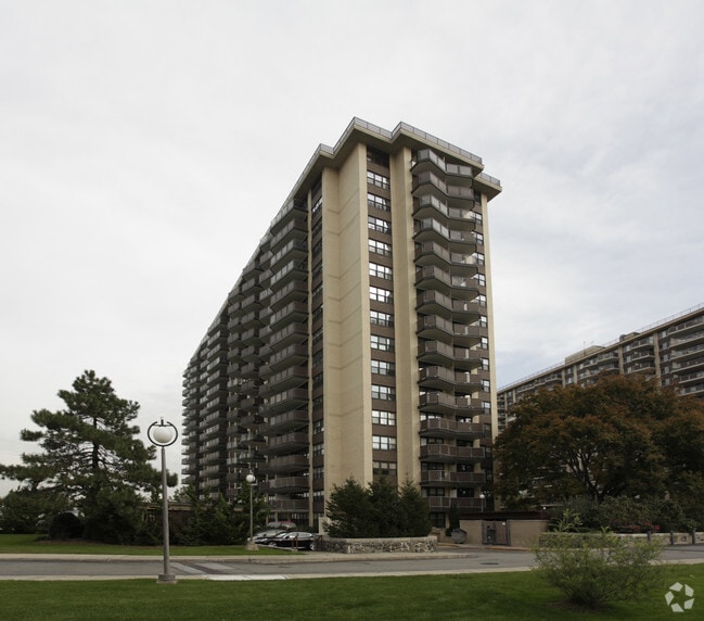 Primary Photo - The Versailles