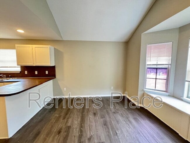 Photo - 713 N Main St