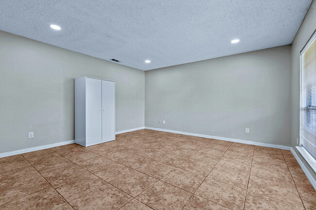 Photo - 917 Carmela Dr Condo Unit BEDROOM 1B - 794378