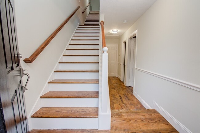 Photo - 1733 Tuam St