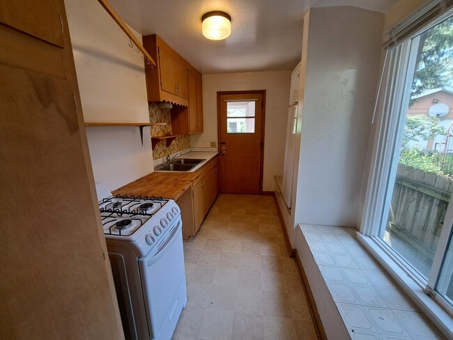 709 W Olin Ave Unit 3