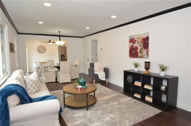 Photo - 1350 Kenilworth Dr SW