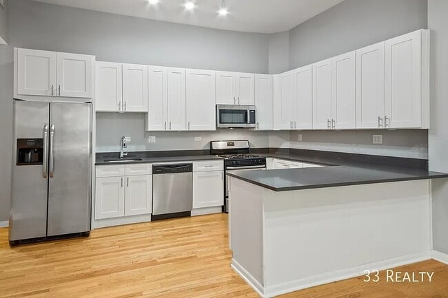 Photo - Spacious 4b/2b Top Floor, Wicker Park Avail July 1st! Unit 3