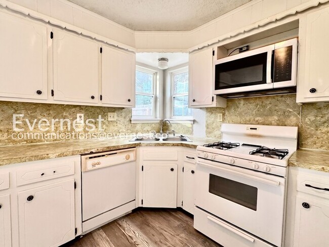 Photo - 1756 S Pine Ave