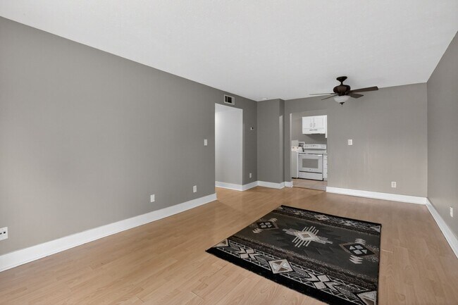 Photo - 726 Zorn Ave