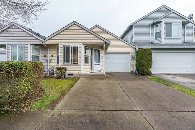 Building Photo - Bright Single-Level Vancouver Home with Garage, In-Unit Laundry, and Private Patio