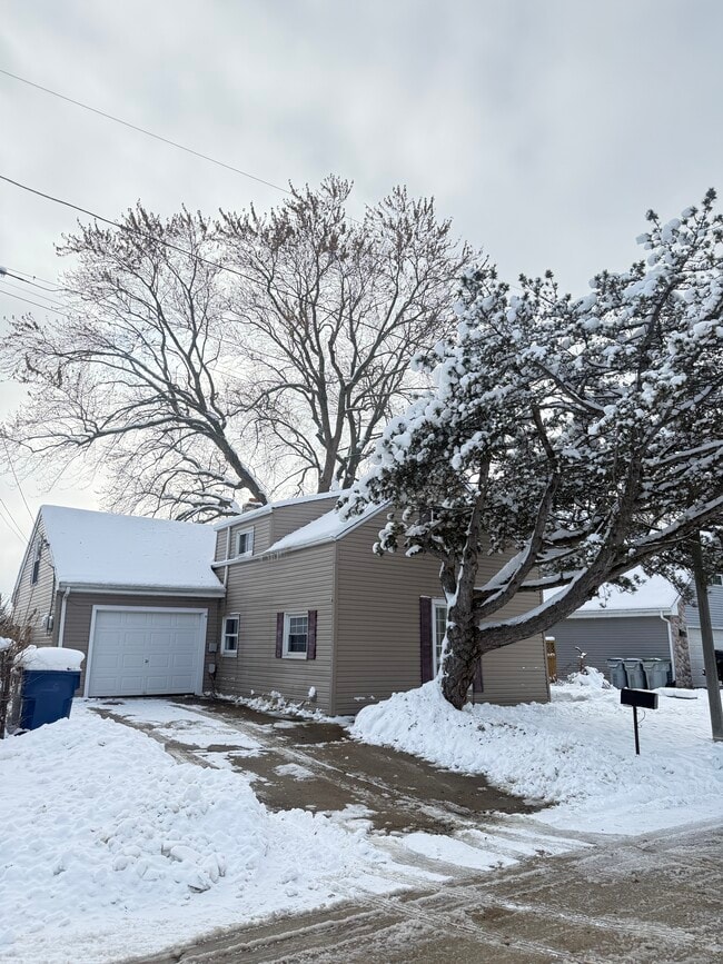 FRONT - 2525 W Abbott Ave