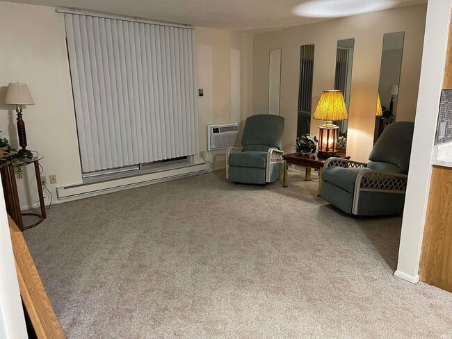 Building Photo - 2937 Westbrook Dr Unit 214