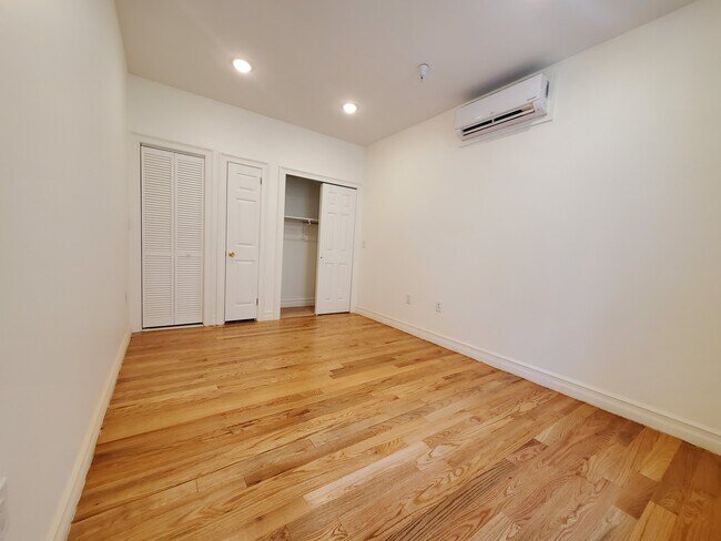 373 Danforth 304 - 369 Danforth Ave Unit 304