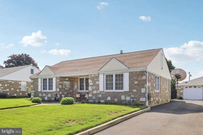 Photo - 9959 Ferndale St