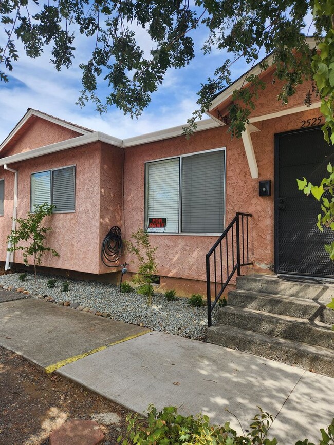 Building Photo - Leland Avenue - VFILL Unit 2525 Leland Avenue Rental