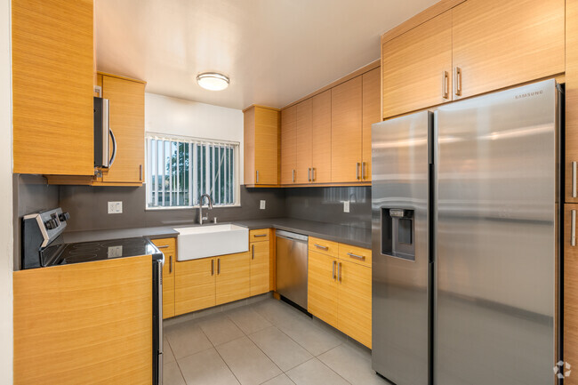 Interior Photo - 11924-11934 Riverside Dr Rental
