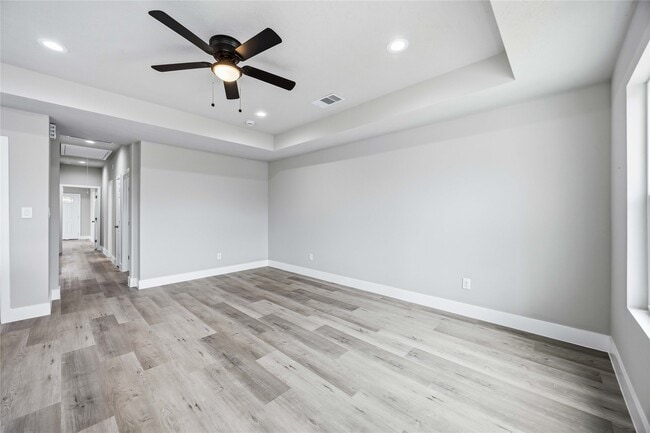 Photo - 8512 Farqueson St