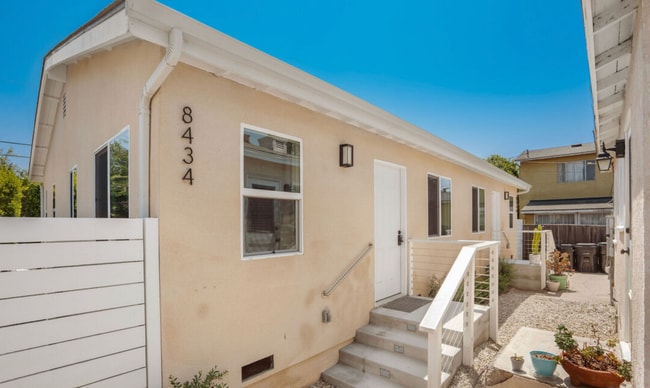 Building Photo - 8434 Wiley Post Ave Unit 8434