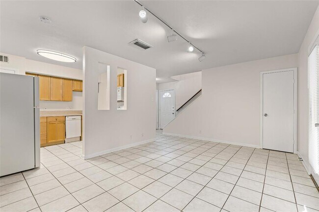 Photo - 2800 Westhill Dr Unidad 102