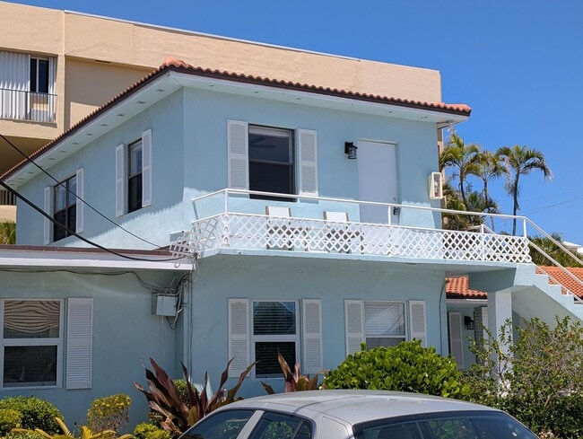 Building Photo - 381 SE 20th Ave Unit 5