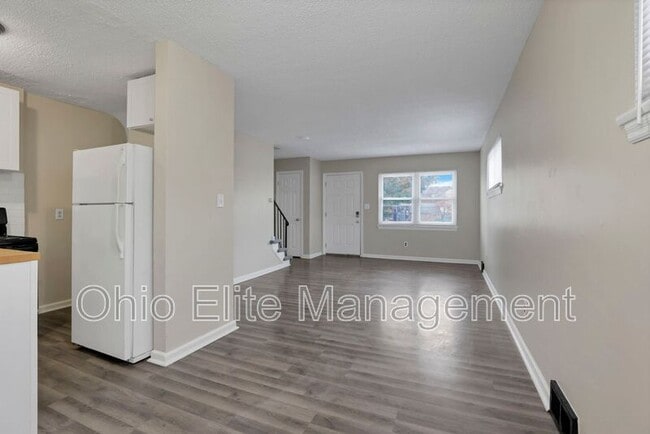 Photo - 898 Racine Ave