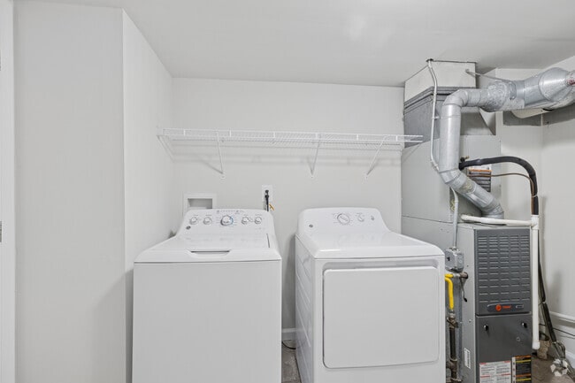 The Cambridge - 2BR, 1BA - 1,000SF - In-unit Laundry