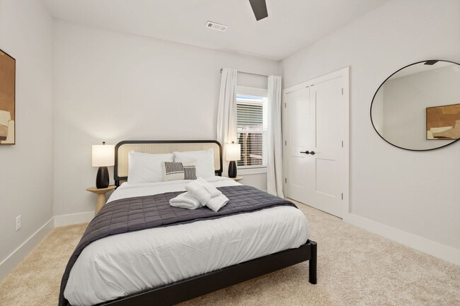 Photo - 913 NE Hts Ln Unit ID1257064P