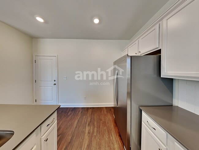 Photo - 617 Rivermist Dr