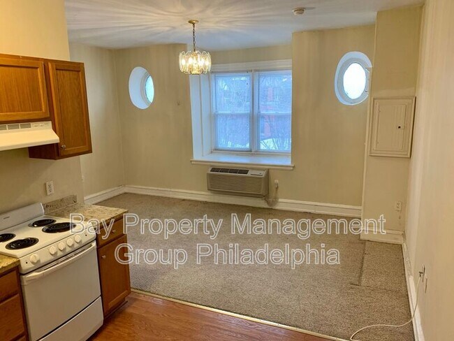 Photo - 4437 Chestnut St Unit 3F