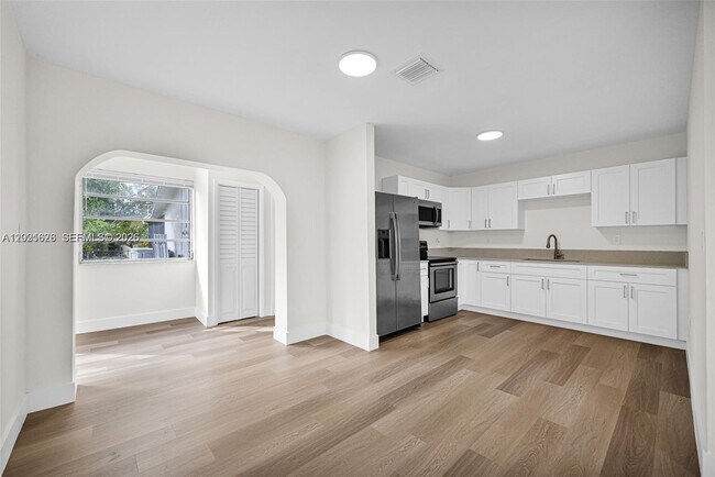 Photo - 11810 NE 14th Ave Unit 11810