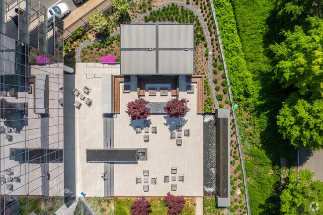 Photo - 2100 Hamilton St