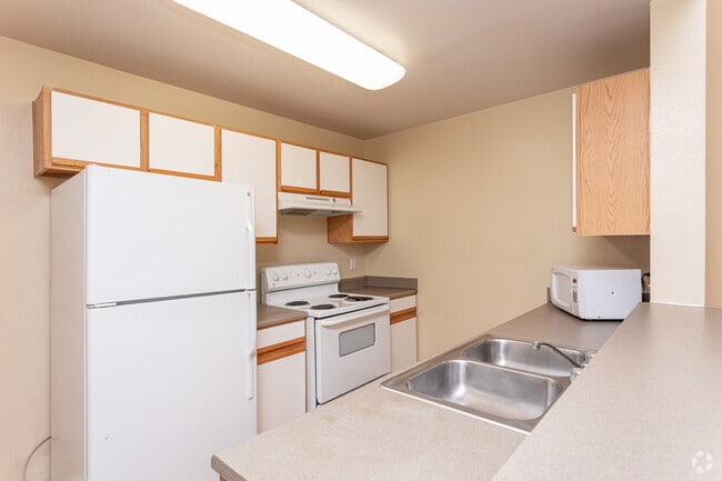 2BR, 2BA - 936SF Val Verde Kitchen